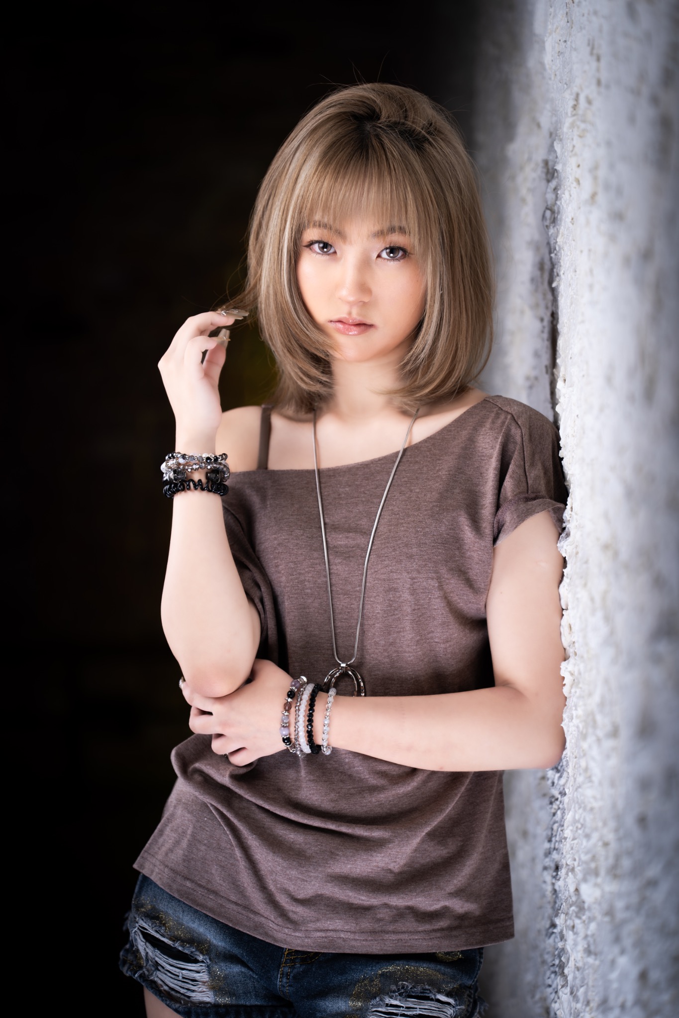 Kenn soft beige layered bob haircut