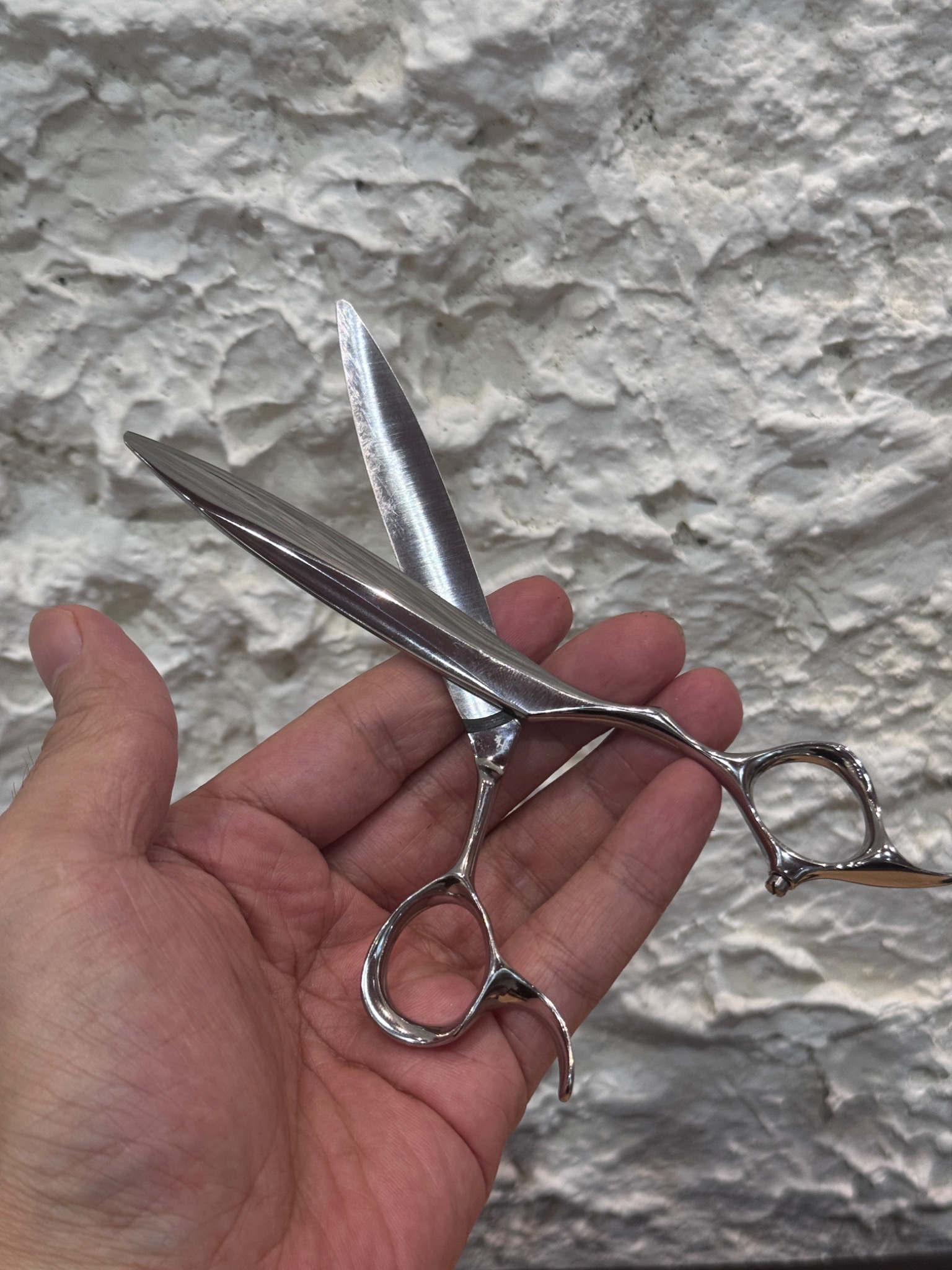 Daisuke’s SLIIK COSMOS S-DRY scissors